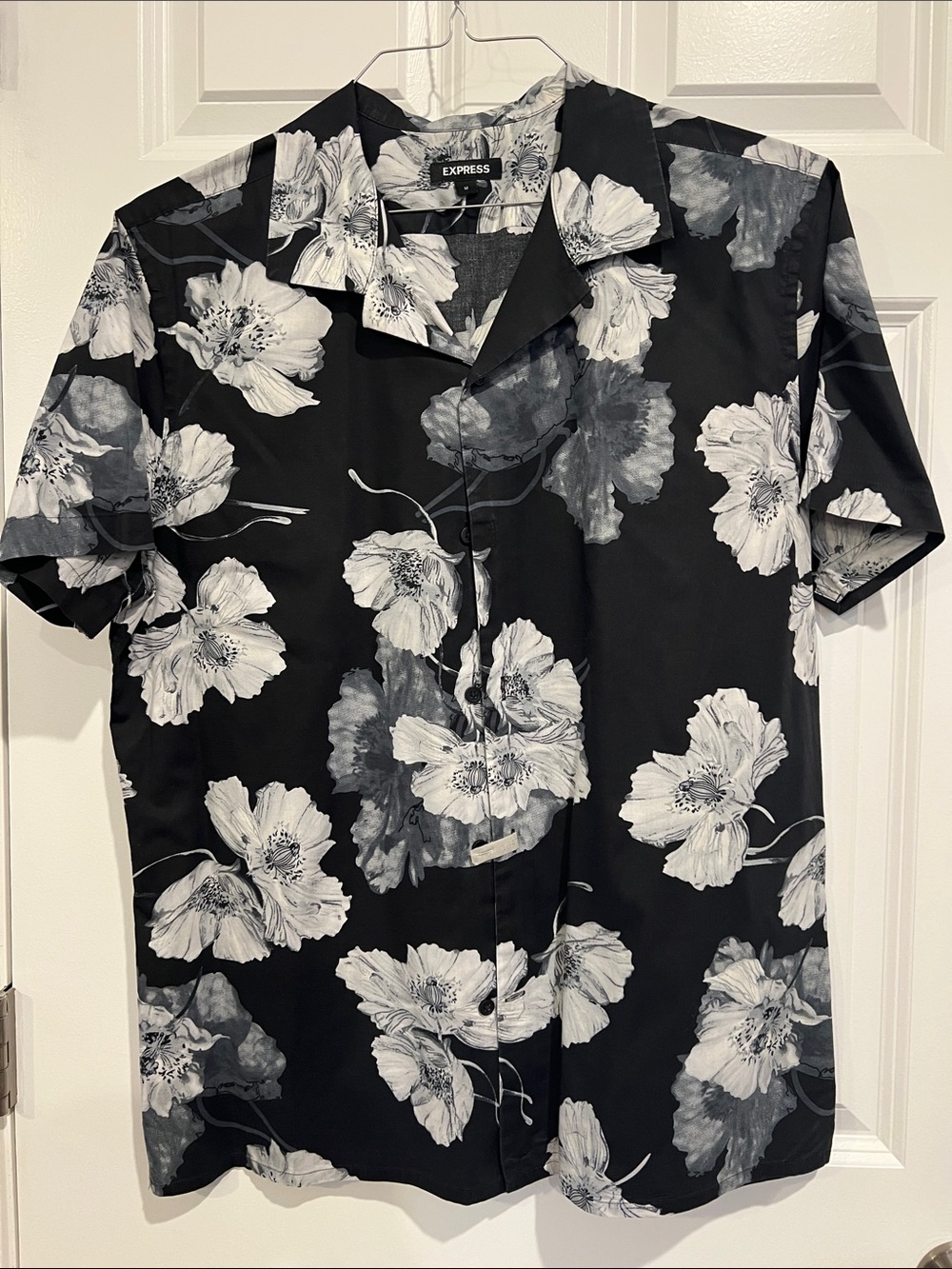 Express Black Short-Sleeve Button-Down Shirt with White Floral Print - medium